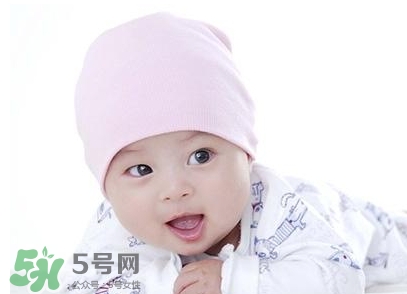 新生兒痤瘡多久會好？新生兒痤瘡能用百多邦嗎？