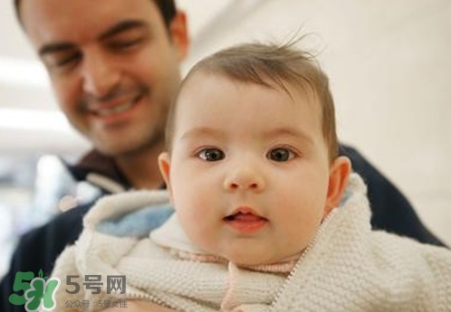 寶寶什么時(shí)候?qū)W會(huì)說(shuō)話？怎么教寶寶說(shuō)話？