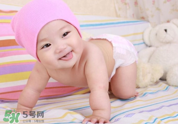 寶寶發(fā)燒出汗可以蓋被子嗎？寶寶發(fā)燒出汗了會(huì)退燒嗎？