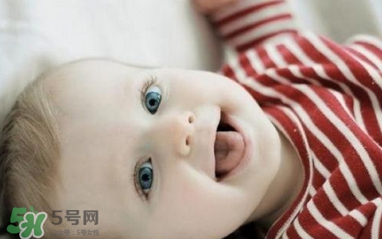 寶寶睡覺(jué)為什么會(huì)笑？寶寶睡覺(jué)笑出聲是做夢(mèng)了嗎？