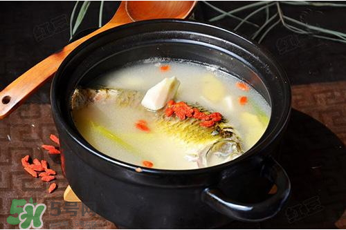 鯽魚湯下奶嗎？鯽魚湯的功效與作用