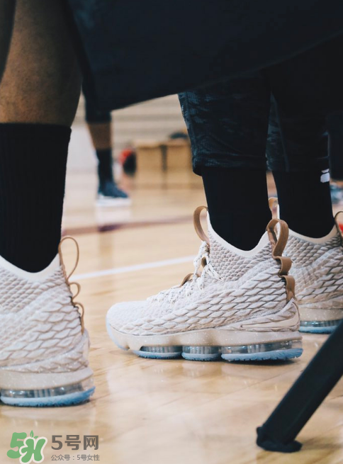 nike lebron 15 ghost什么時(shí)候發(fā)售_多少錢(qián)？