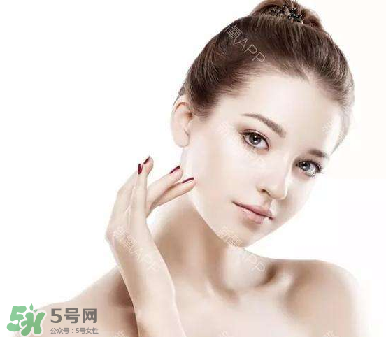 定妝噴霧好還是散粉？定妝噴霧在散粉后用嗎？
