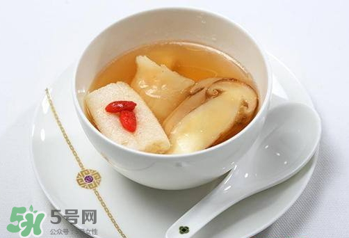 魚膠和什么一起燉最好？