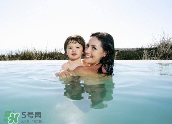 水中分娩時難產(chǎn)怎么辦？水中分娩和無痛分娩哪個好？