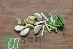 香辣蟹怎么做最好吃？香辣蟹怎么處理螃蟹？