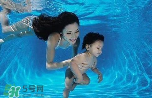水中分娩時寶寶會嗆水嗎？水中分娩寶寶不會淹嗎？