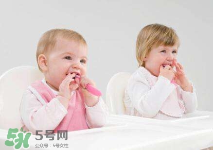 和寶寶同房睡還能過性生活嗎？有孩子之后怎么過性生活？