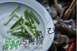 香辣蟹怎么做最好吃？香辣蟹怎么處理螃蟹？