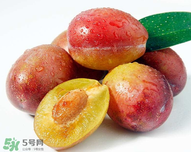 西梅可以和葡萄一起吃嗎？西梅的食用功效有哪些？