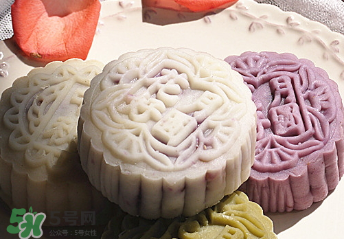 月餅皮可以用低筋面粉嗎？月餅皮用什么面粉？