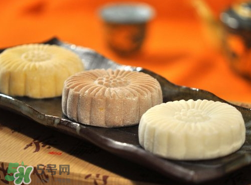 月餅皮可以用低筋面粉嗎？月餅皮用什么面粉？