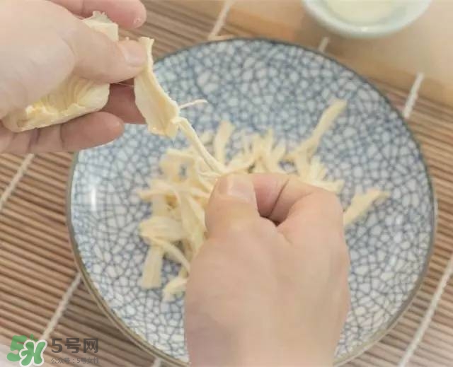 牛油果沙拉怎么做？牛油果沙拉用什么醬？