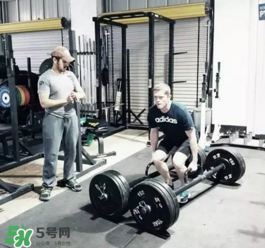 農(nóng)夫行走可以單手嗎？農(nóng)夫行走要沉肩嗎？