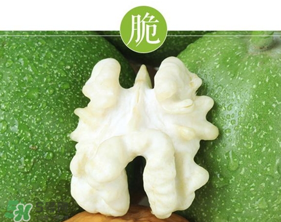 新鮮核桃外殼發(fā)霉能吃嗎？新鮮核桃長(zhǎng)毛還能吃嗎？