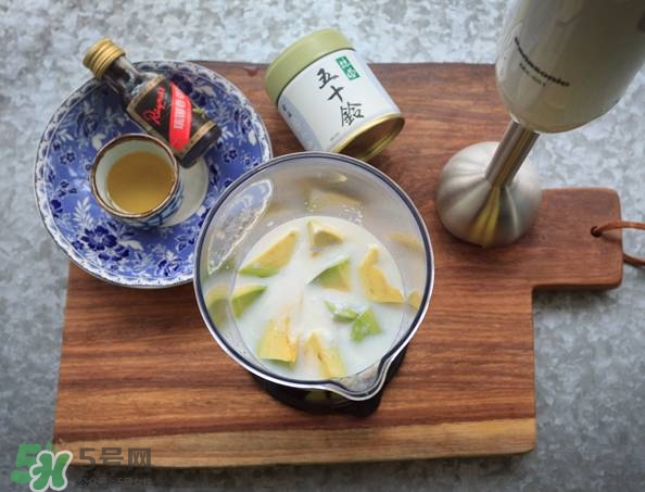 牛油果沙拉怎么做？牛油果沙拉用什么醬？