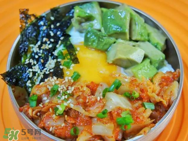 牛油果沙拉怎么做？牛油果沙拉用什么醬？