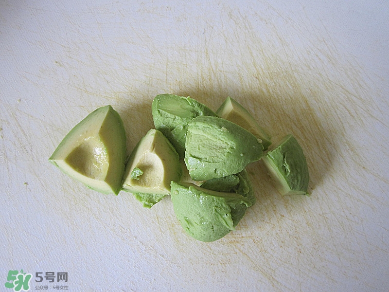 牛油果沙拉怎么做？牛油果沙拉用什么醬？