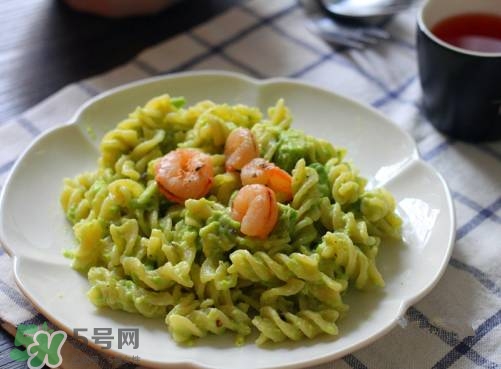 牛油果沙拉怎么做？牛油果沙拉用什么醬？
