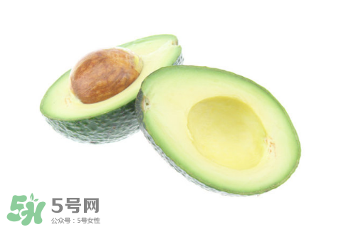 寶寶吃牛油果要蒸熟嗎？寶寶吃牛油果會便秘嗎？