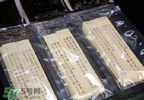 詩(shī)經(jīng)面條怎么印上去的？經(jīng)書(shū)面條字如何打印