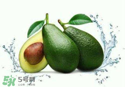 牛油果切開黑了能吃嗎？牛油果為什么會有黑點？