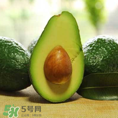 牛油果榨汁要去皮嗎？牛油果榨汁要加水嗎？