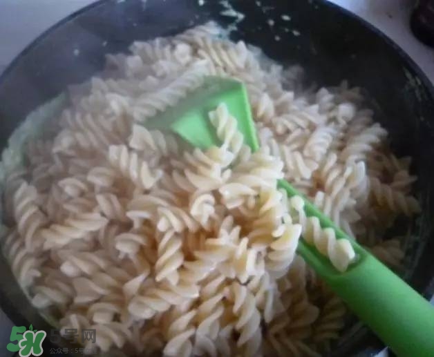 牛油果沙拉怎么做？牛油果沙拉用什么醬？