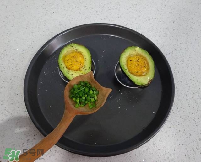 牛油果沙拉怎么做？牛油果沙拉用什么醬？