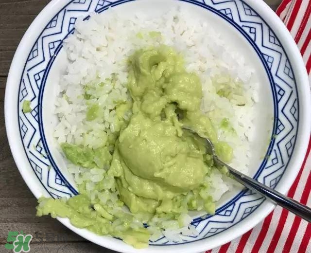 牛油果沙拉怎么做？牛油果沙拉用什么醬？