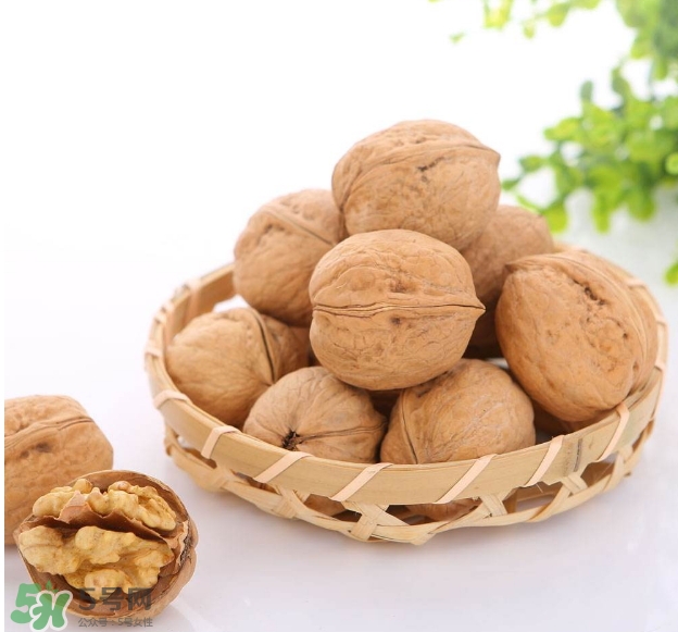 核桃什么時(shí)候吃最好？核桃一次吃多少為宜？
