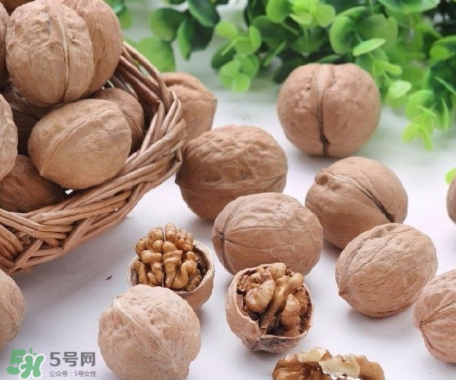 核桃磨成粉還有營養(yǎng)嗎？核桃粉和核桃哪個更好？