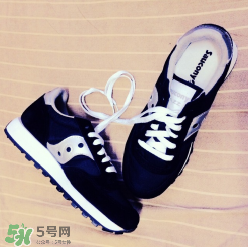 saucony一般多少錢(qián)？索康尼和亞瑟士哪個(gè)好？