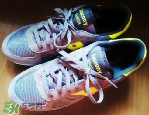 saucony一般多少錢(qián)？索康尼和亞瑟士哪個(gè)好？
