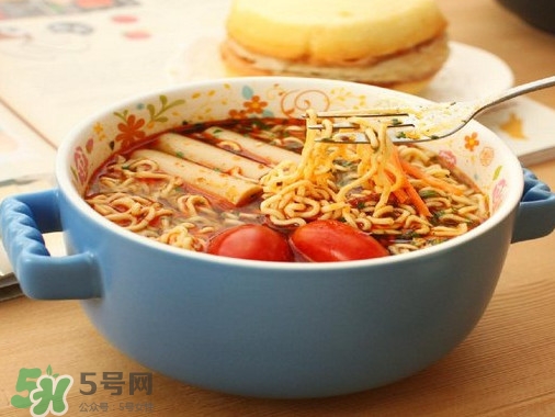 微波爐怎么做泡面？微波爐怎么做蛋糕