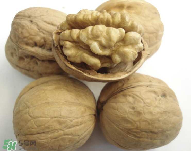 核桃什么時(shí)候吃最好？核桃一次吃多少為宜？