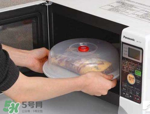 微波爐加熱食物致癌嗎？微波爐加熱食物要蓋蓋子嗎