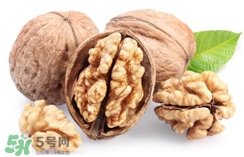 青皮核桃和干核桃哪個營養(yǎng)高？有什么區(qū)別？