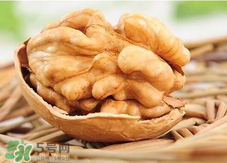 核桃磨成粉還有營養(yǎng)嗎？核桃粉和核桃哪個更好？