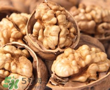 新鮮核桃剝好怎么保存？新鮮核桃剝殼能放多久？
