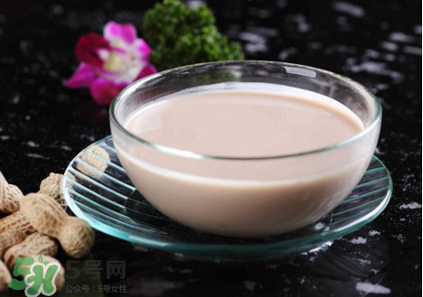 核桃打豆?jié){營養(yǎng)會流失嗎？核桃和什么一起打豆?jié){？