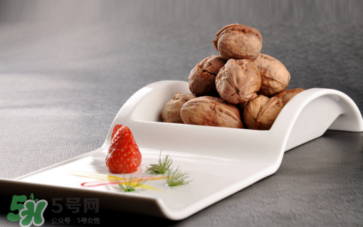 核桃可以空腹吃嗎？核桃飯前吃好還是飯后吃好？
