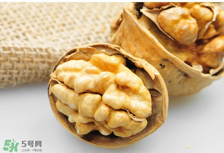核桃可以空腹吃嗎？核桃飯前吃好還是飯后吃好？