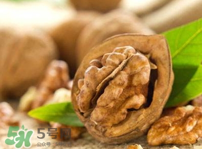吃核桃對頭發(fā)有什么好處？為什么吃核桃對頭發(fā)生長有好處？