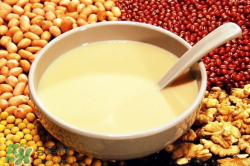 核桃打豆?jié){營養(yǎng)會流失嗎？核桃和什么一起打豆?jié){？