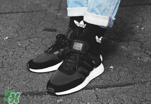 adidas iniki runner boost酷黑配色上腳效果怎么樣？