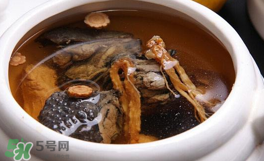 花旗參烏雞湯孕婦可以喝嗎？懷孕可以吃花旗參烏雞湯嗎？