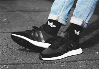 adidas iniki runner boost酷黑配色上腳效果怎么樣？