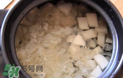 雪蛤能和銀耳一起燉嗎？雪蛤銀耳羹怎么做？