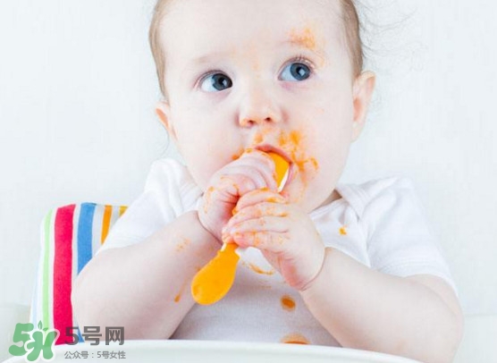 寶寶幾個月開始補(bǔ)鈣最合適？嬰幼兒幾個月的時候吃魚肝油
